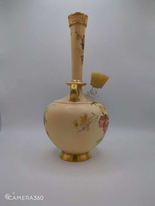 Victorian Royal Worcester porcelain vase wat3r-pip3.