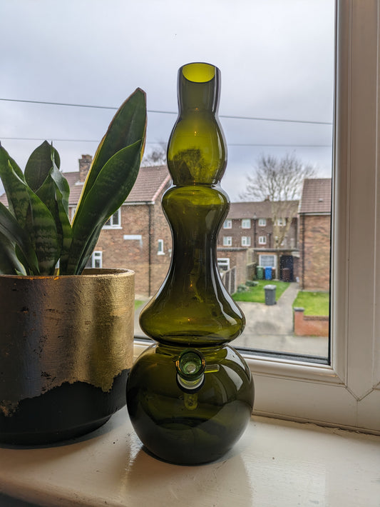 Vintage olive green vase w3ter-pip3.
