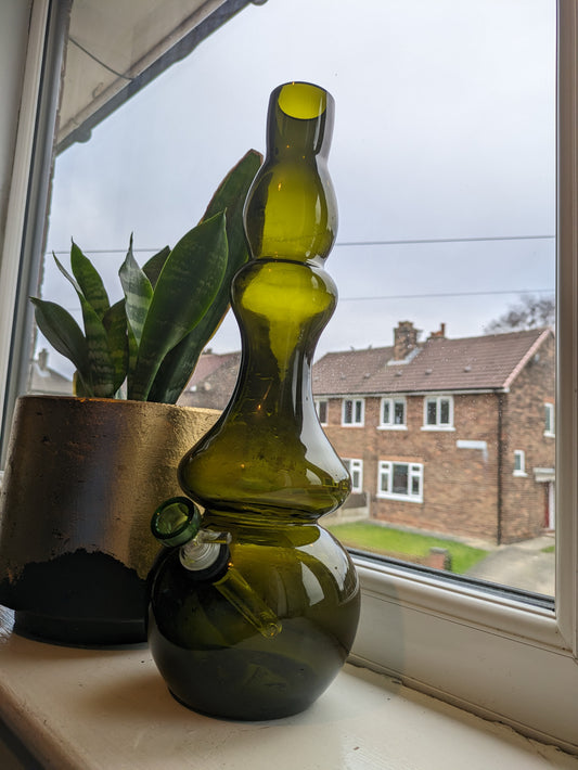 Vintage olive green vase w3ter-pip3.